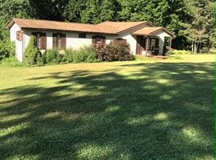 30 Smales Rd, Lake Huntington, NY 12752