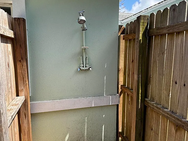 43 Warwick Ave — Photo 34