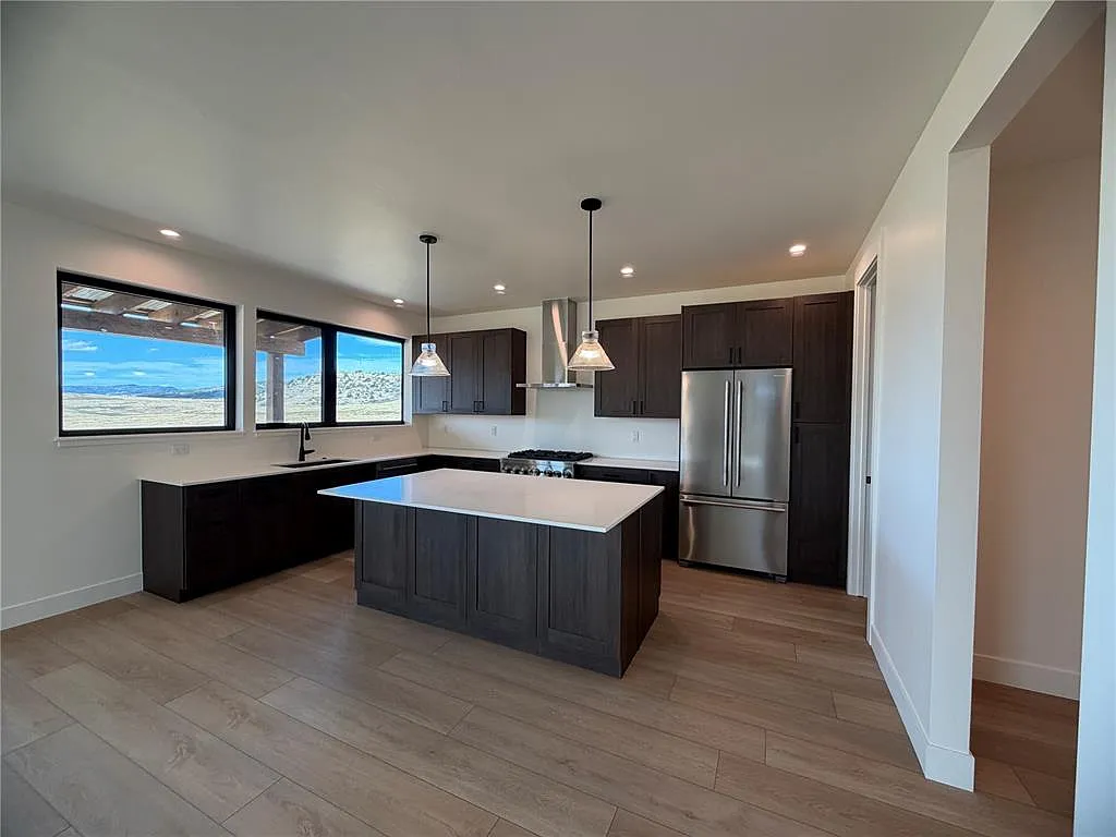 4 bed, 2236 sqft, $6,500 — Photo 3