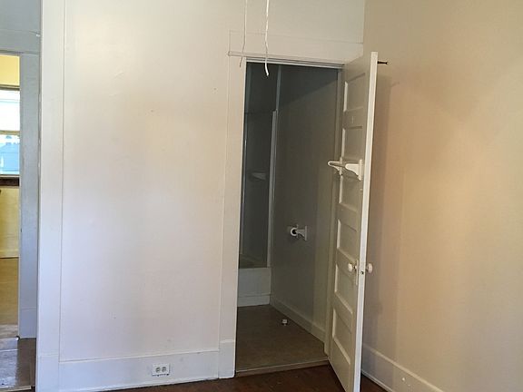 3rd image of 14801 Clifton Blvd