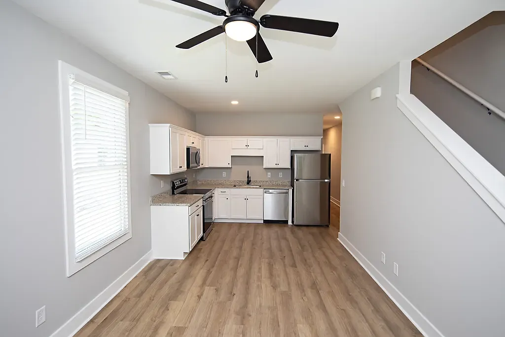 3 bed, 1160 sqft, $2,200 — Photo 1