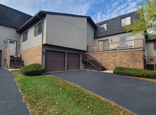 36 Portwine Dr, Roselle, IL 60172
