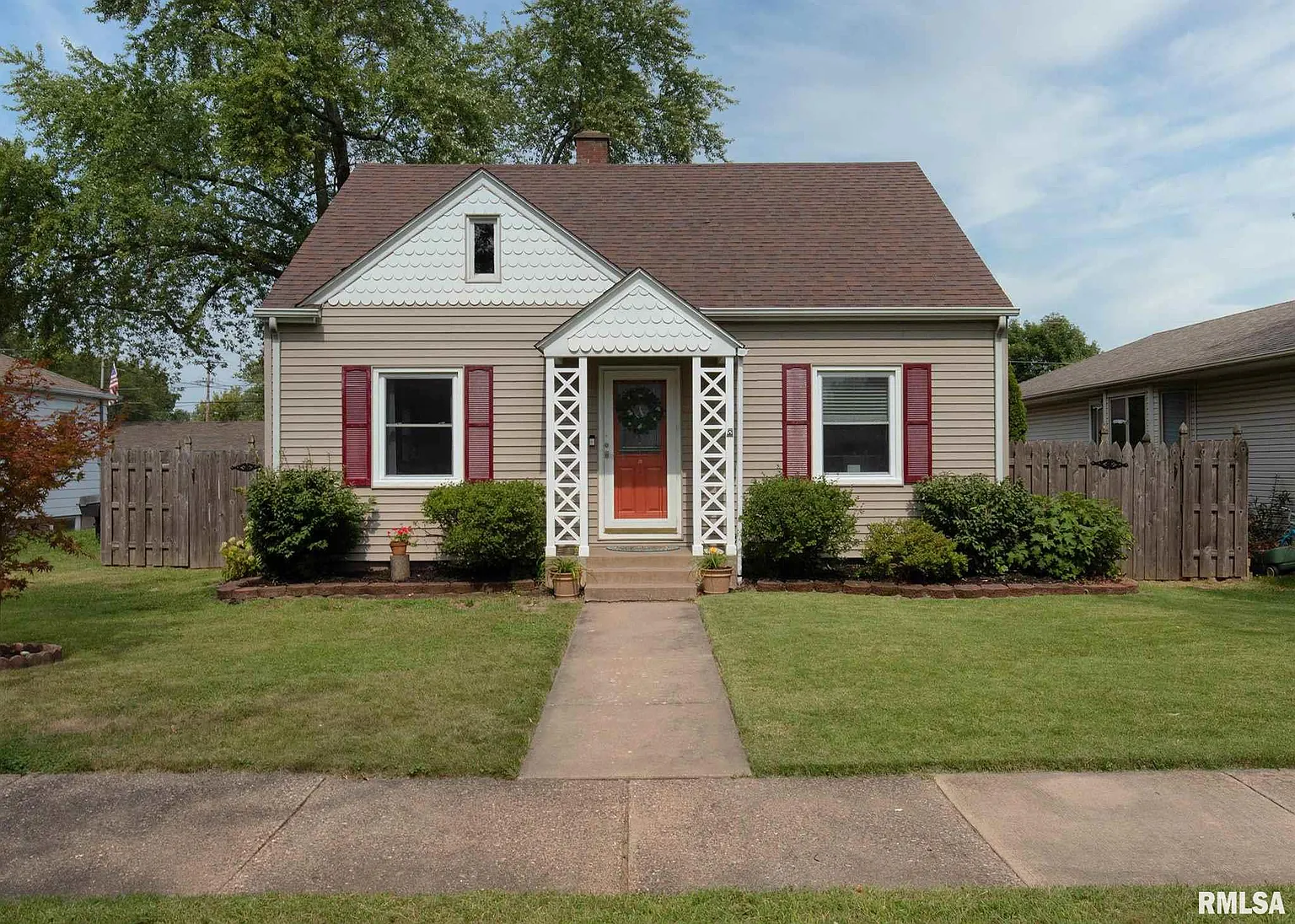 1507 Maple Ln photo 1