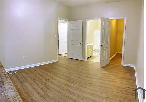 2 bed, 1039 sqft, $1,906 — Photo 3