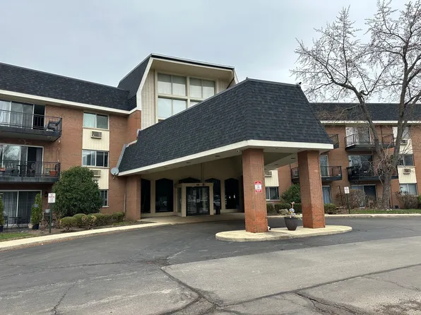 1188 Royal Glen Dr APT 304, Glen Ellyn, IL 60137