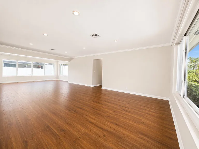 1155 Washington St — Photo 3