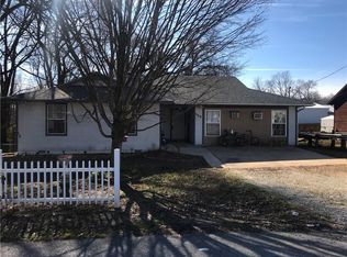399 Wood St, Pea Ridge, AR 72751