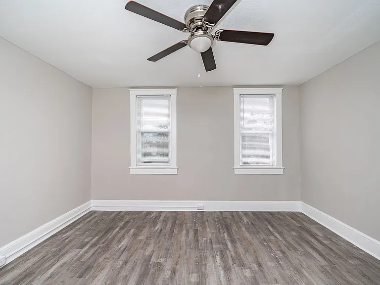 1019 Bank St — Photo 13