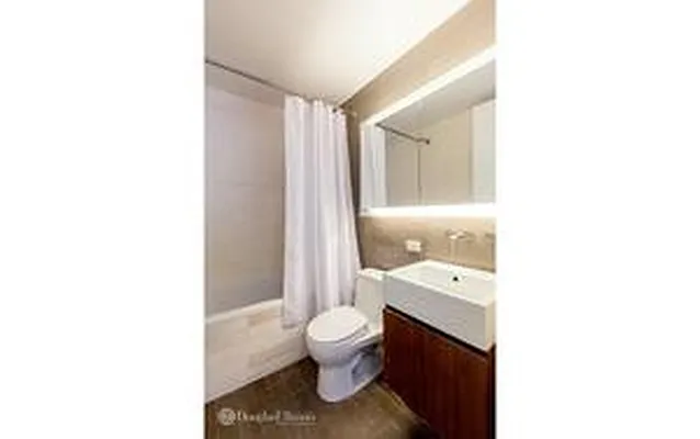 Rented by Douglas Elliman | media 36