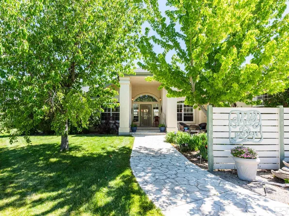 1082 Log Cabin Rd, Gardnerville, NV 89410