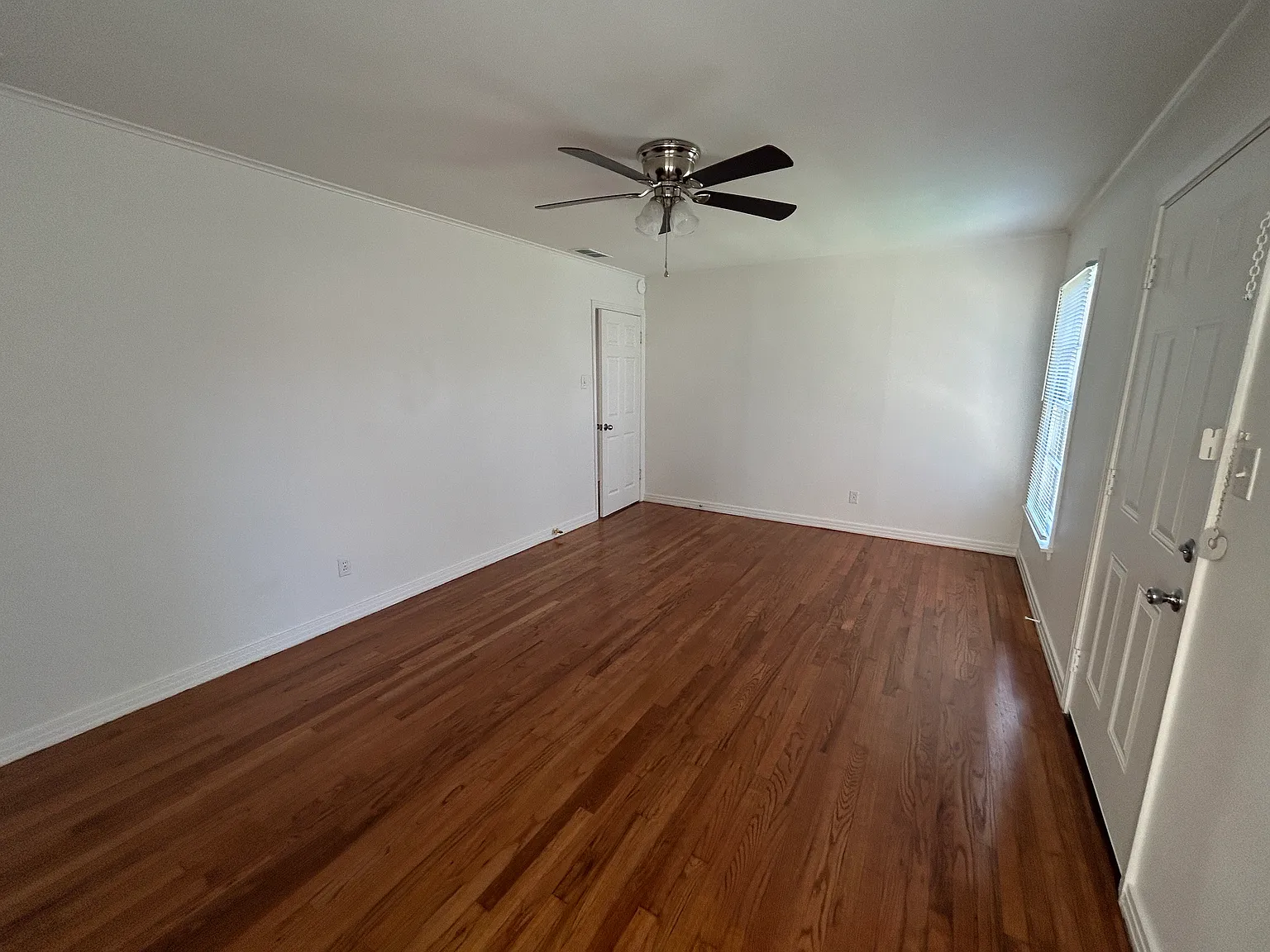 1118 Woodley Street — Photo 2