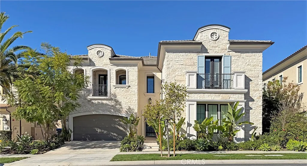 5 bed, 5.5 bath, 5400 sqft, $13,200 — Photo 1