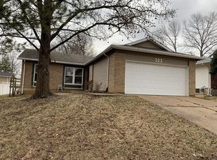 323 Bellezza Dr, Ballwin, MO 63021