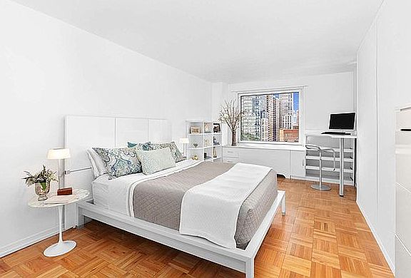 4th image of 201 W 70th St APT 11K