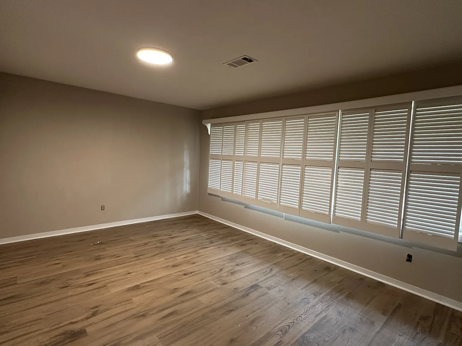 301 Pinewood - 1 — Photo 2