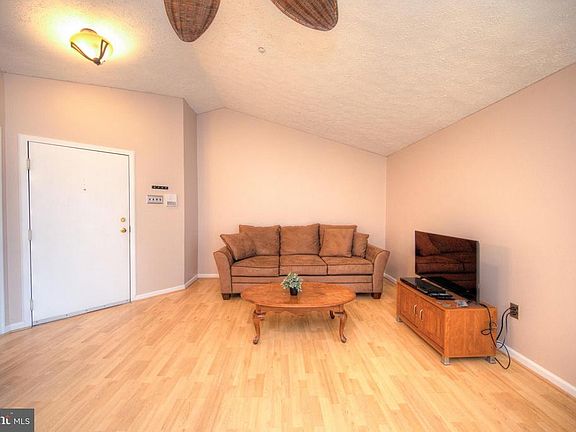 4th image of 205 Oak Leaf Cir APT L