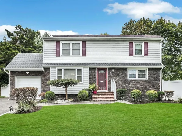 9 W Farms Lane, Commack, NY 11725