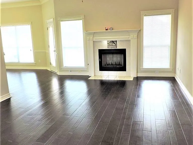 606 Aster Dr — Photo 2