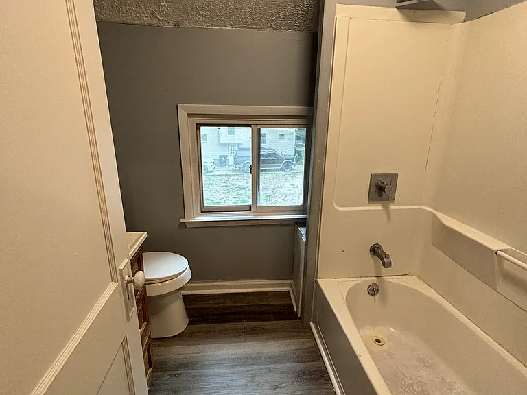 168 Roswell St — Photo 11