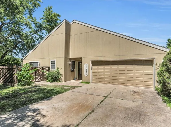 12243 Charlotte St, Kansas City, MO 64146