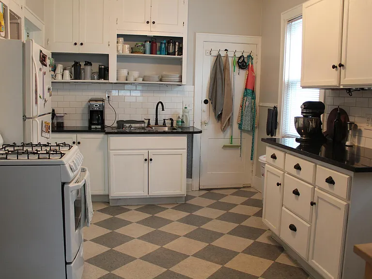 708 Atwood St NE — Photo 6