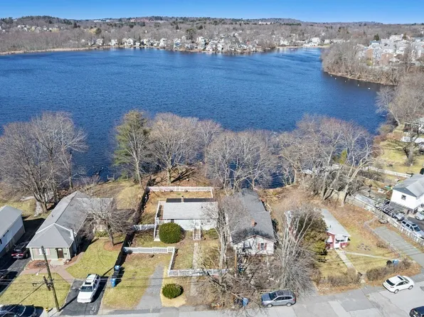 28 Hiawatha Ave, Waltham, MA 02451