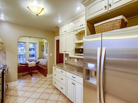5th image of 4574-76 Marlborough Dr