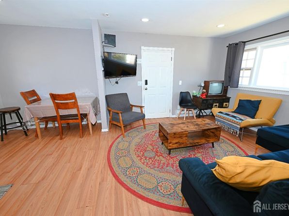 36 Diaz St, Iselin, NJ 08830