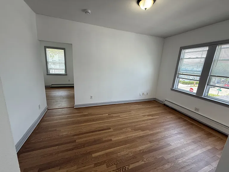 121 6th St #4 — Photo 24