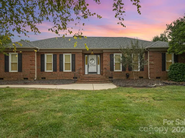 2229 Jon Chris Dr, Harrisburg, NC 28075