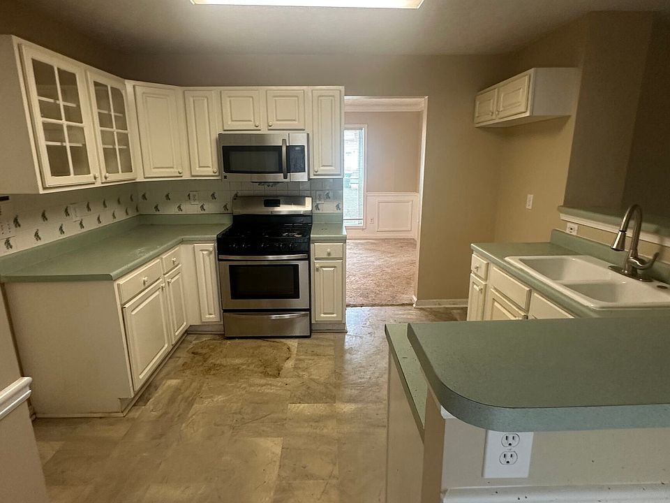 2nd image of 781 Stephenson Rdg
