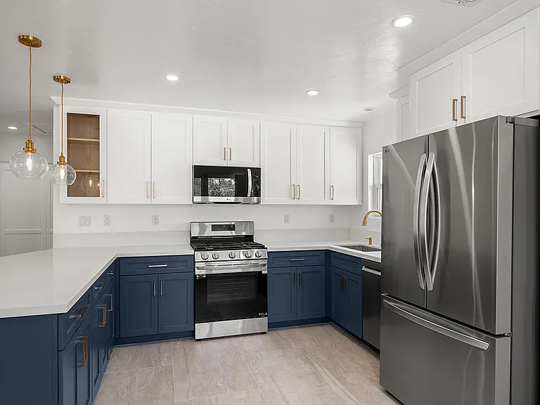7170 Hybeth Dr — Photo 3
