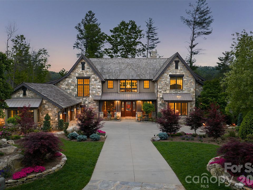 1st image of 18 Fairsted Dr
