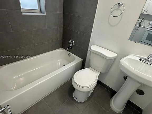 4th image of 1535 NW 1st Pl APT 10