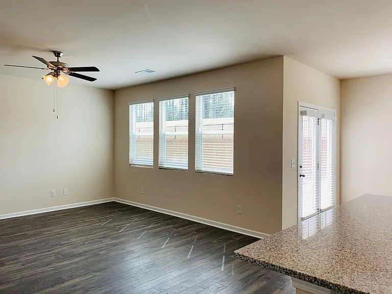 49 Lauritsen Way — Photo 13