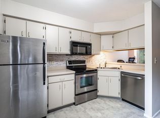 859 W Puetz Rd, Oak Creek, WI 53154