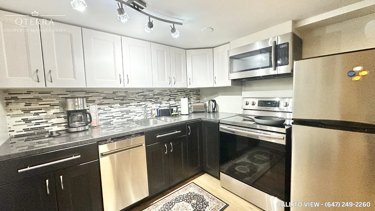 58 S Kingsway, Toronto, Ontario M6S 3T3 — Photo 2