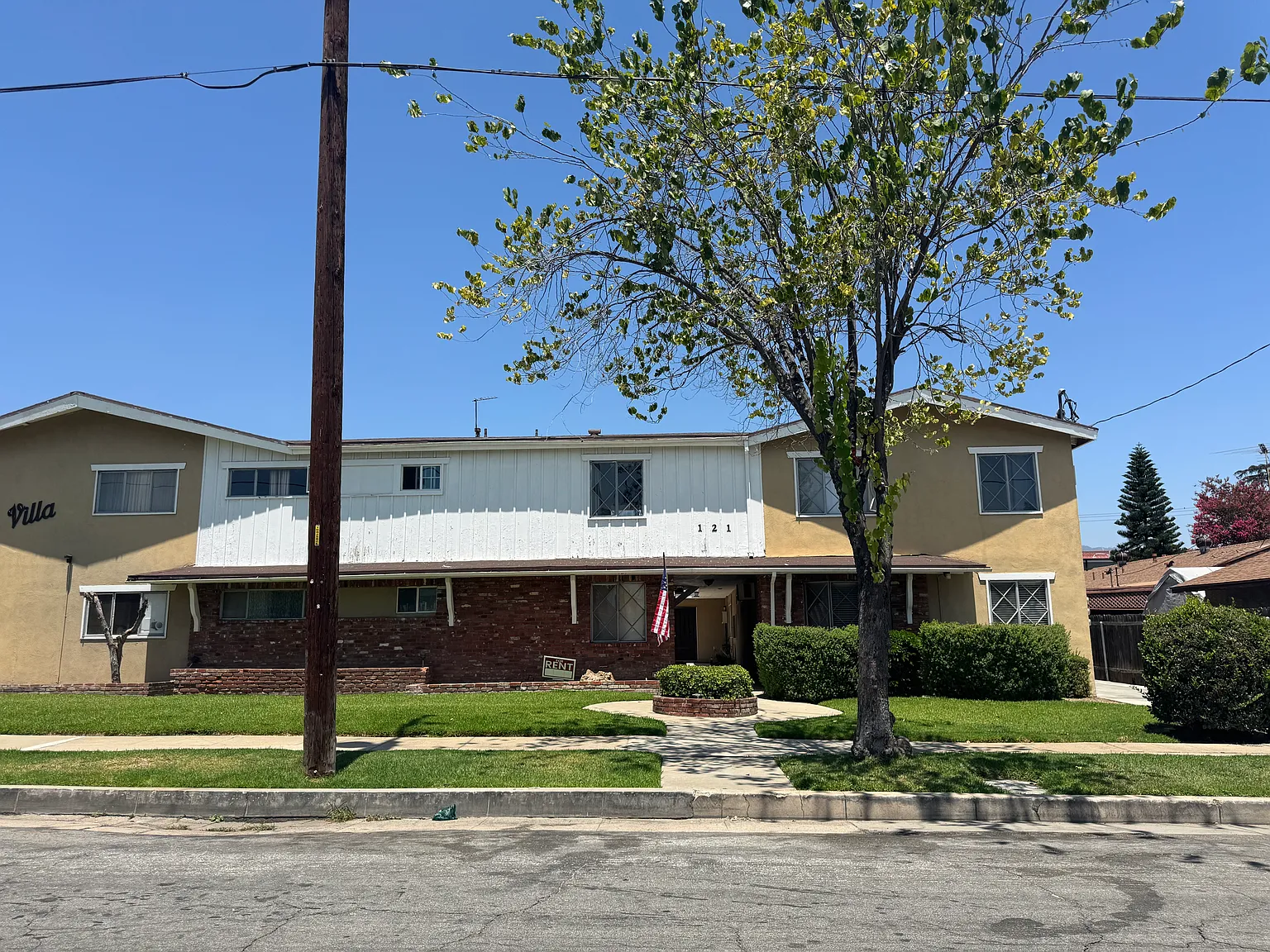 2 bed, 900 sqft, $2,300 — Photo 1