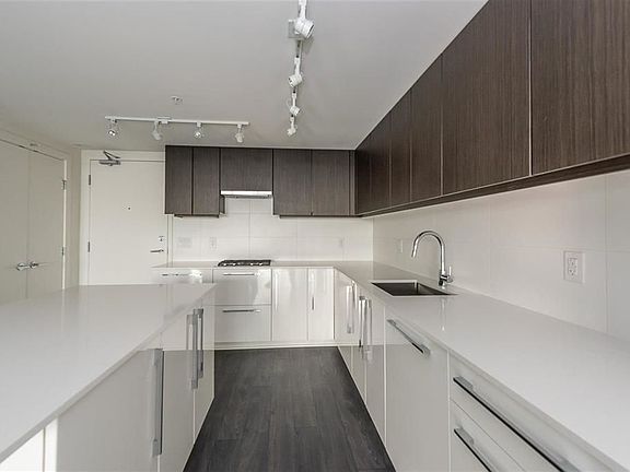 4th image of 188 Agnes St #1703
