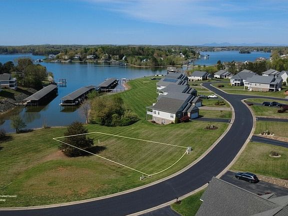 2nd image of 2 Lands End Cir