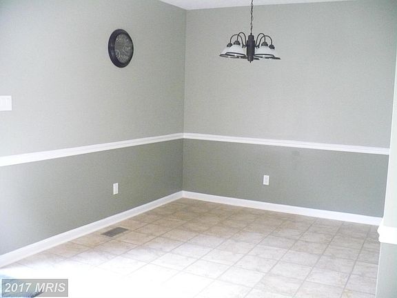 4th image of 27 Hickory Ln