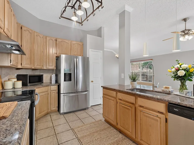 2312 London Dr — Photo 5