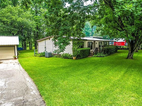 2nd image of 696 Persimmon St
