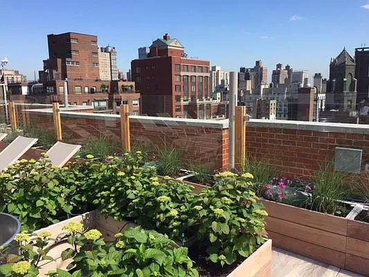 Sold by Warburg | media 17