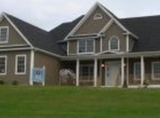 2 High Point Cir, Warwick, NY 10990