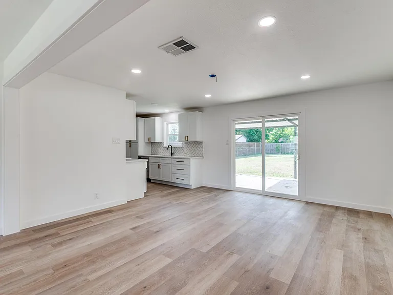 1101 Spring Brook Dr — Photo 4