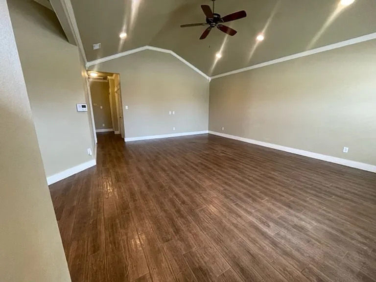 1041 Cabernet Dr — Photo 2