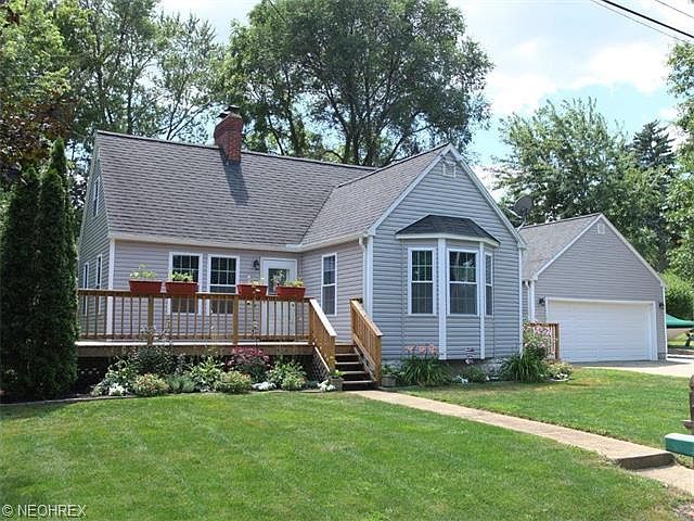 1st image of 682 Bayview Dr