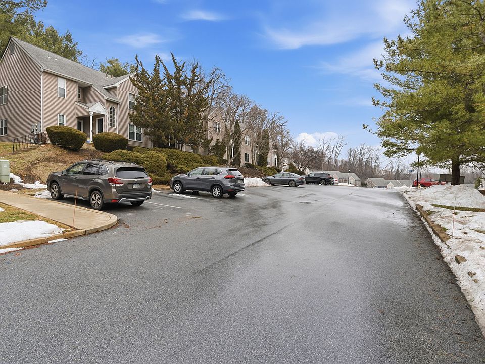 1st image of 318 Cashel Ct #318
