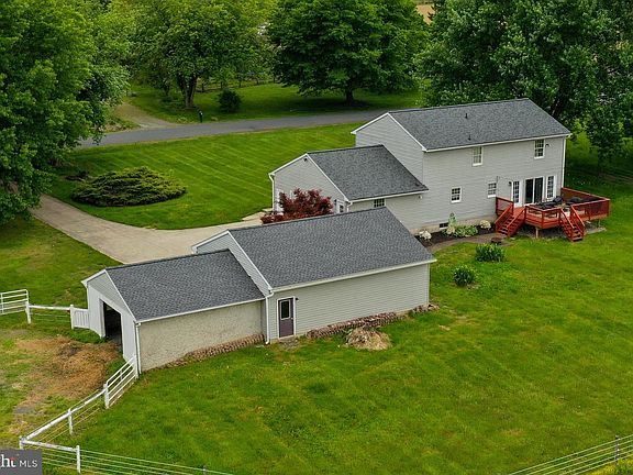 5th image of 69 Stites Ln